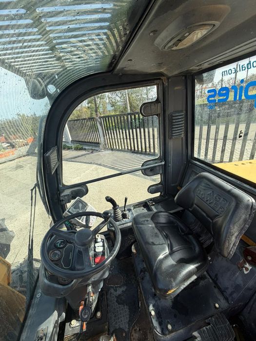 Pá carregadora com matrícula