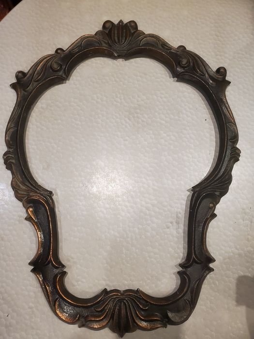 Продам   раму для зеркала  метал