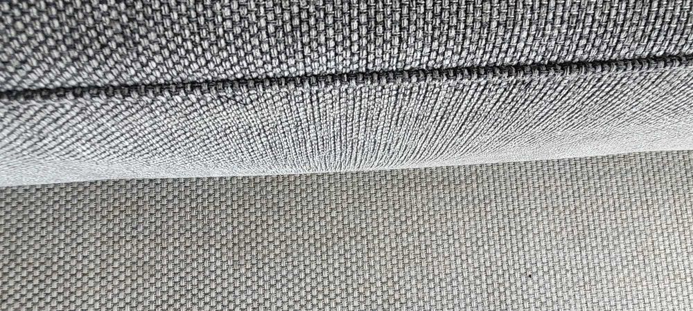 Sofá Moderno Cinzento de 3 lugares (tem uma mola partida)