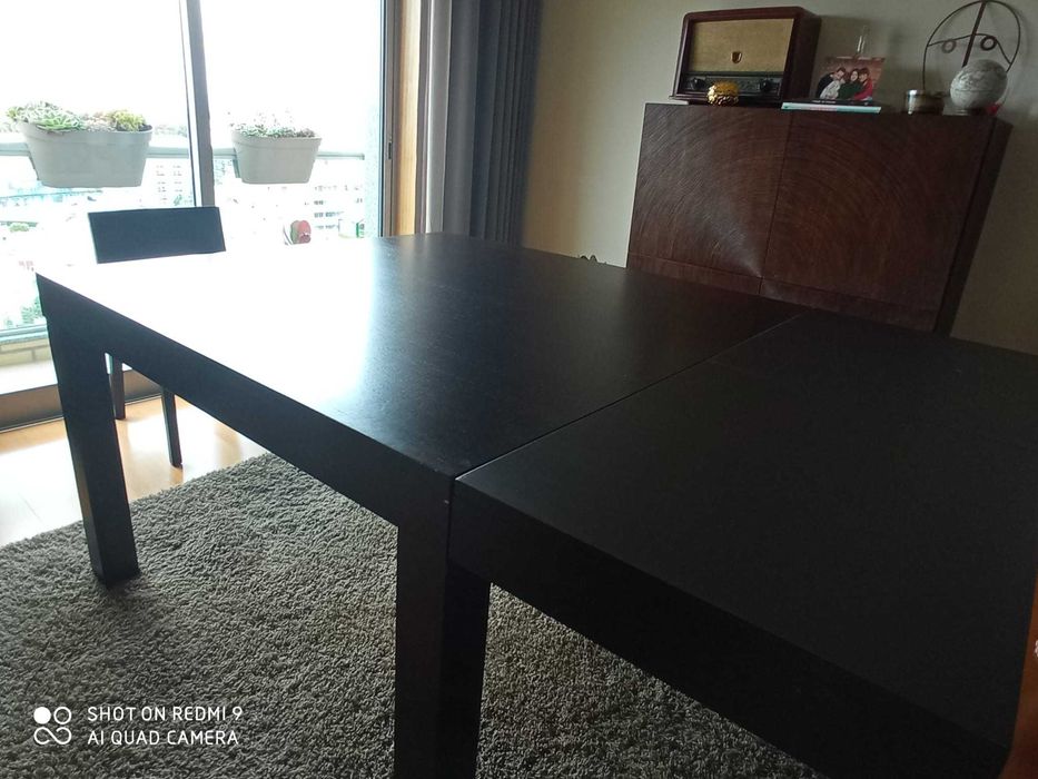 Mesa de Jantar  +  4 Cadeiras  ( em excelente estado) - novo preço