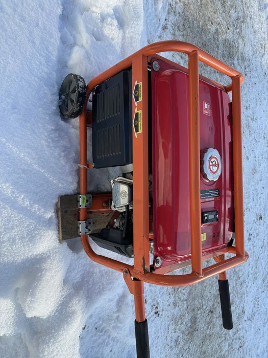 Продам Бензогенератор 3 квт