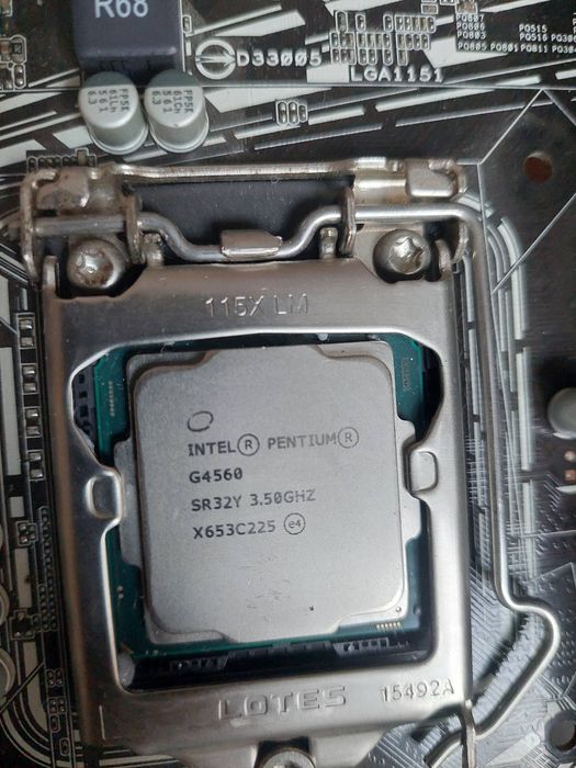 Материнская платаASUS B150M ETM2 c процессором INTEL PENTIUM G 4560 и памятью ддр4 4гб
