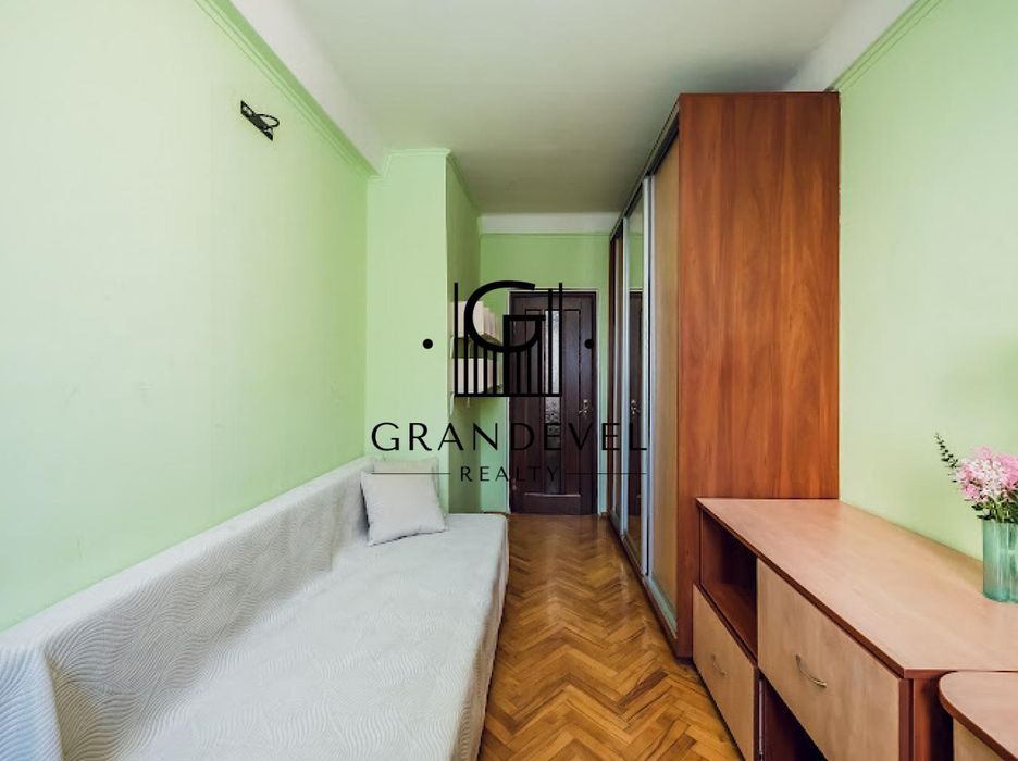 Продам 2к квартиру по вул. Ушинського, Чоколівка, радіоринок, Київ