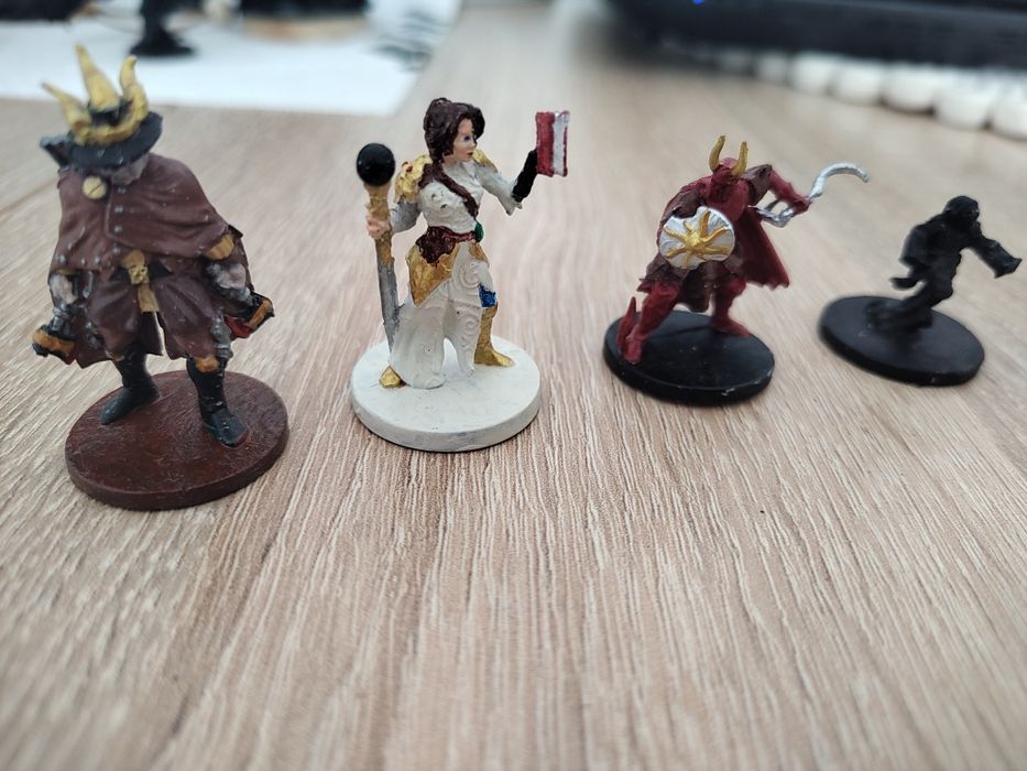 Gloomhaven szczęki lwa, stan bdb, pomalowane figurki
