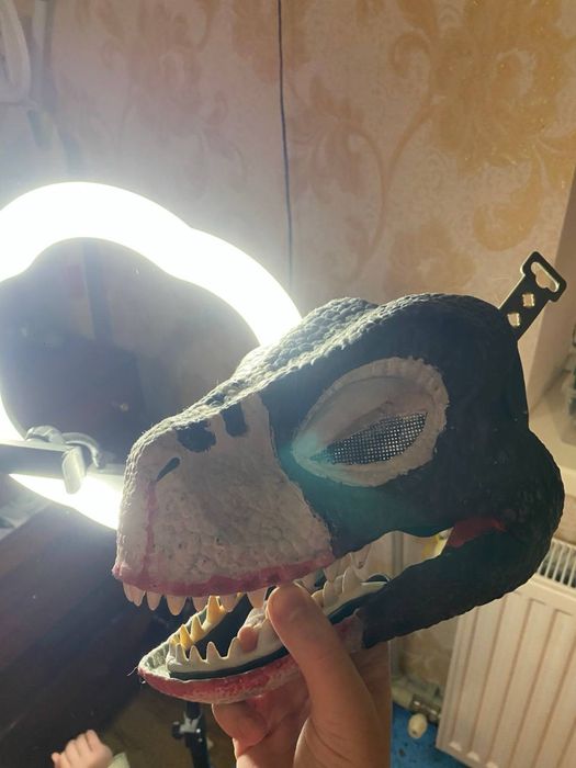 Маска дракона украшенная