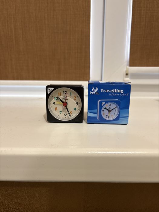 Будильнник годинник PEARL