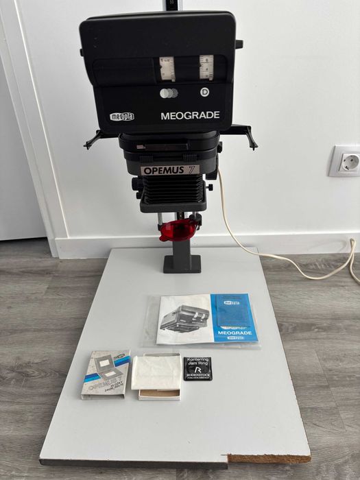 Estúdio de fotografia analógica e máquina Nikon F80