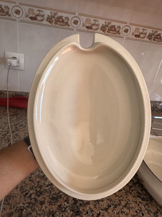 terrina de sopa ou travessa funda