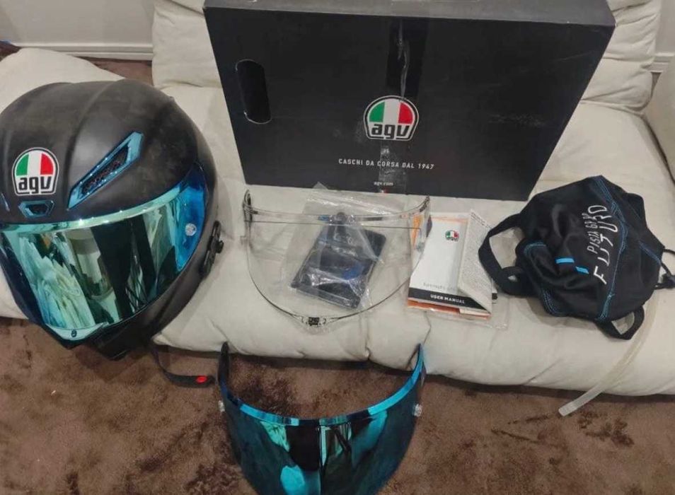 AGV Pista GP RR Futuro em Carbono Forjado L