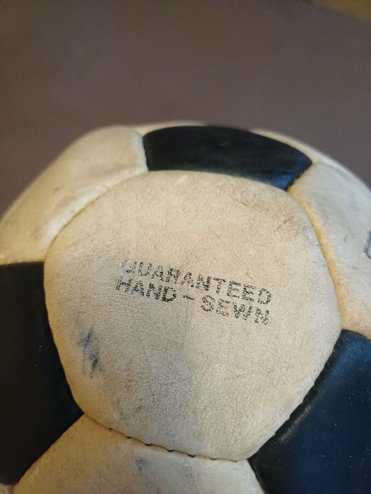 М'яч шкіряний, футбол