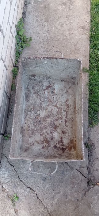 Сокира молоток  лом  пасатіжі сікатор  корито .