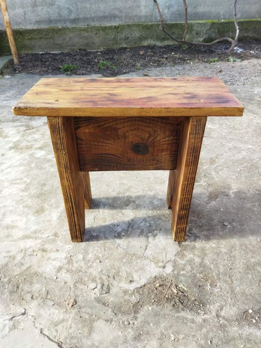 Табуретка-ослінчик