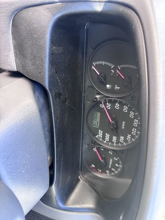 Mazda 323 ano 99