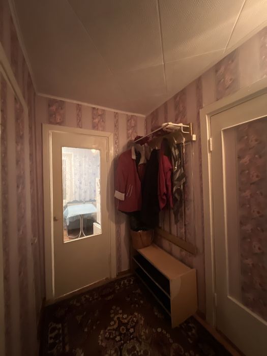 Продам 1 кімнатну квартиру .