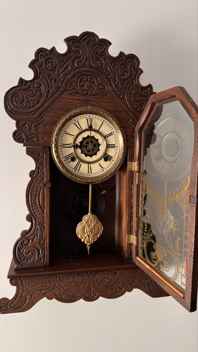 Relógio de Parede Antigo Waterbury Clock Company – Caixa Entalhada em Madeira