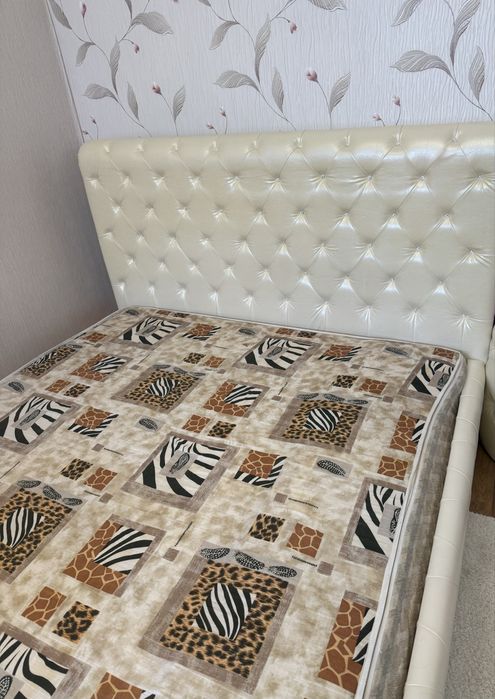 Ліжко двохспальне