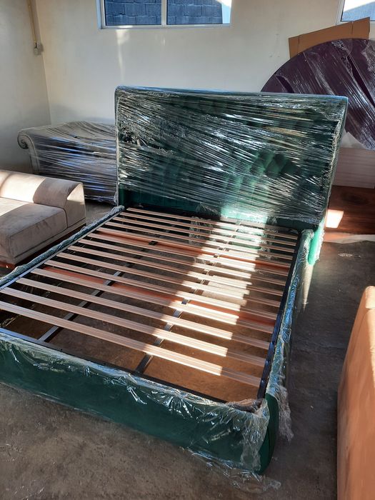 Cama Casal Estofada Veludo Capitoné