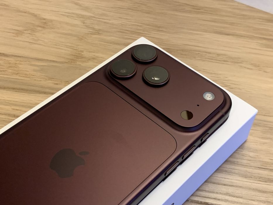 iPhone 18 Pro Max - Burgundy (RESERVADO)