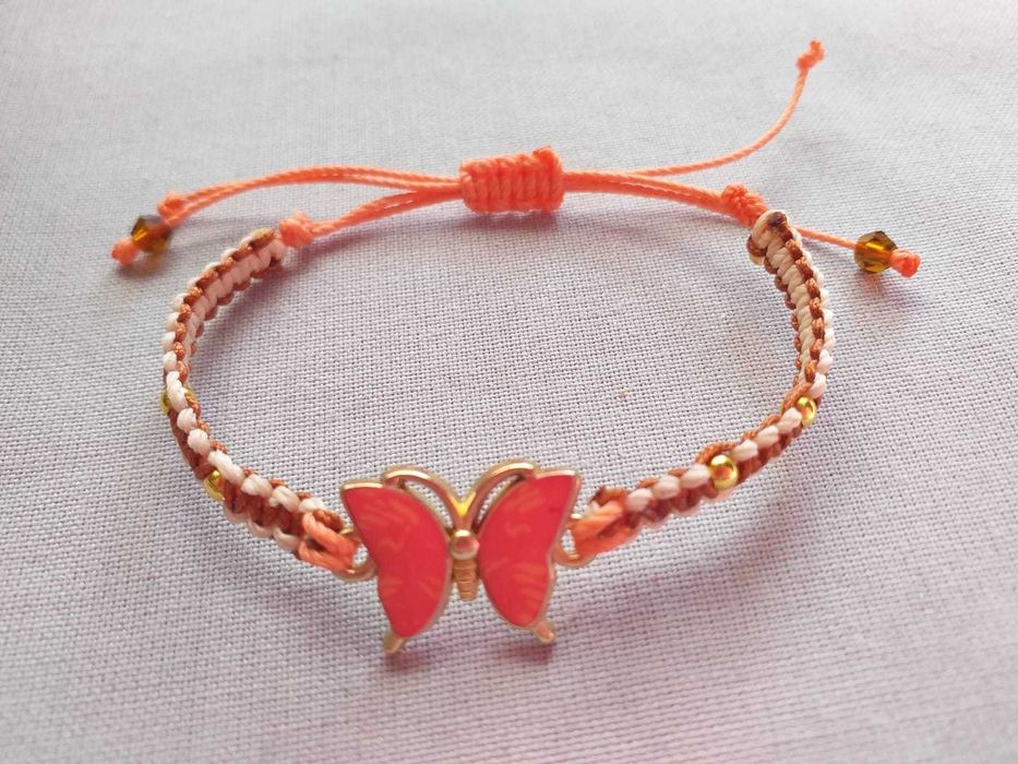 10 Pulseiras em Macramê com Borboletas em diversas cores