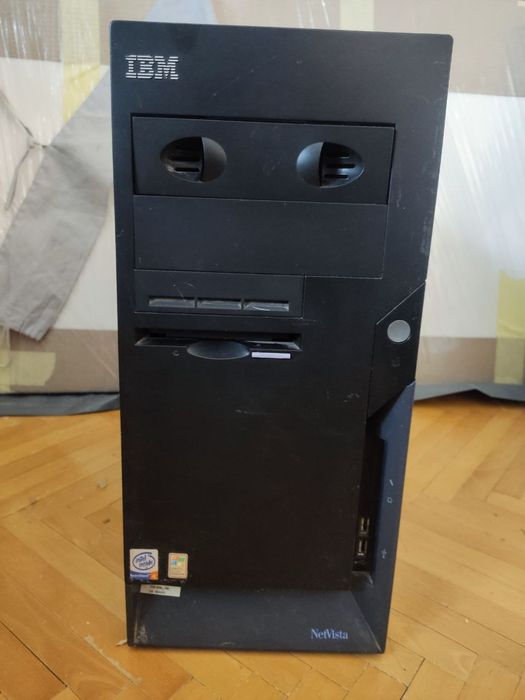 Комп'ютер IBM вінтажний