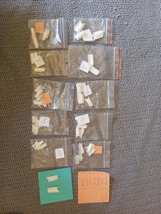 Formy/szablony do stylizacji paznokci , 90 sztuk