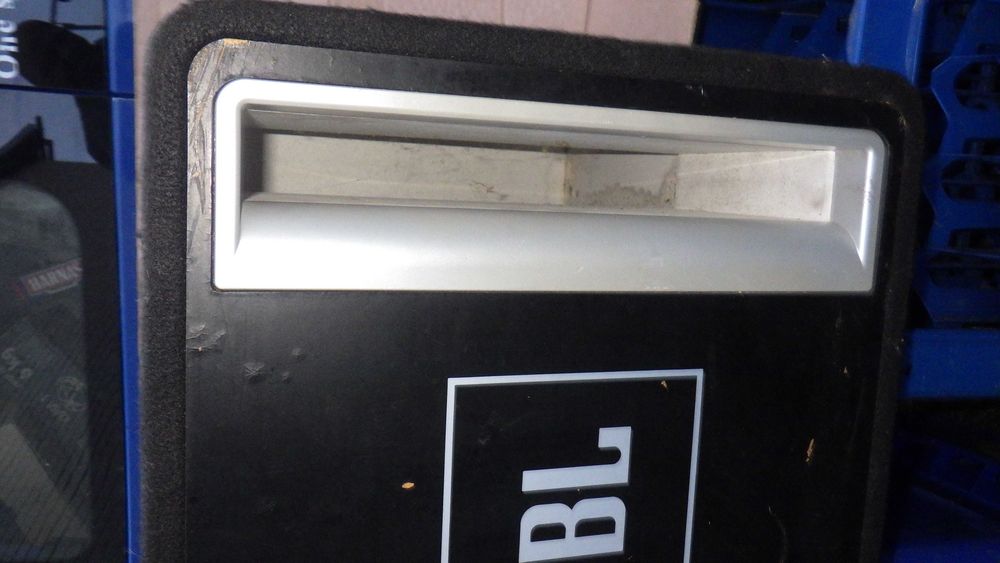 JBL Tuba  subwoofer samochodowy Mobilny
