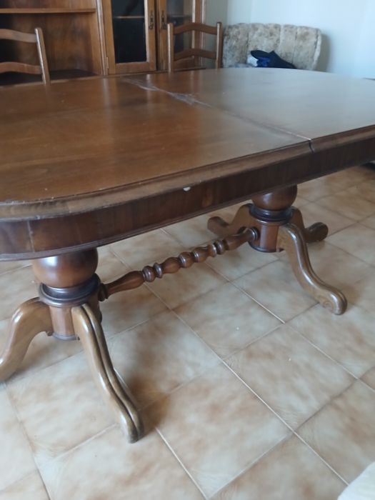 Mesa de sala de jantar  de abrir com 6 cadeiras mede fechada 1.78 x 98 aberta 2.17s