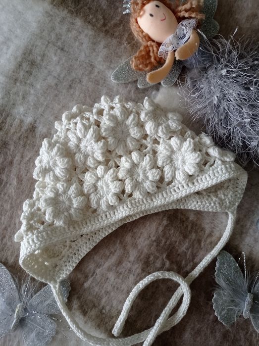 Шапочка-чепчик для святкових моментів.