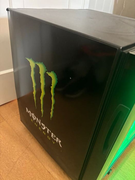 Mini lodówka Monster Energy z oświetleniem LED
