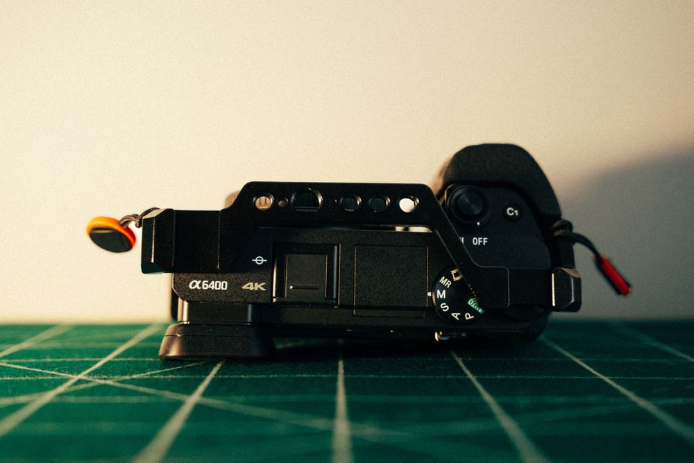 Sony A6400 + Cage smallrig+ 3 Baterias Extra