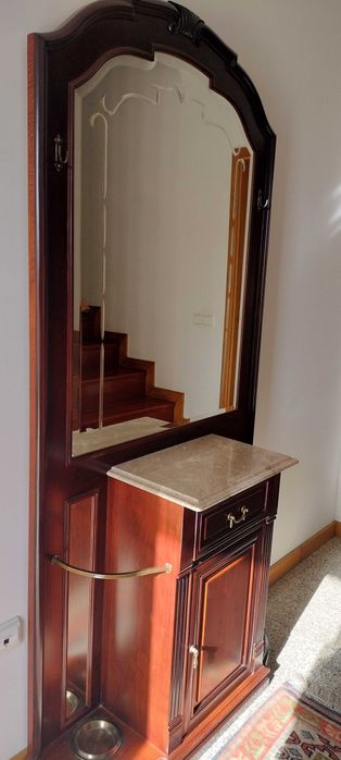 Hall de entrada (Móvel com arrumação, bengaleiro, espelho e cabides)