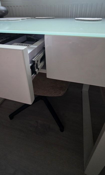 Piękny stół z 2 szufladami biały połysk