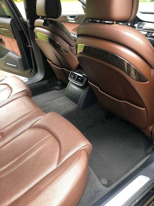Samochód osobowy Audi A8