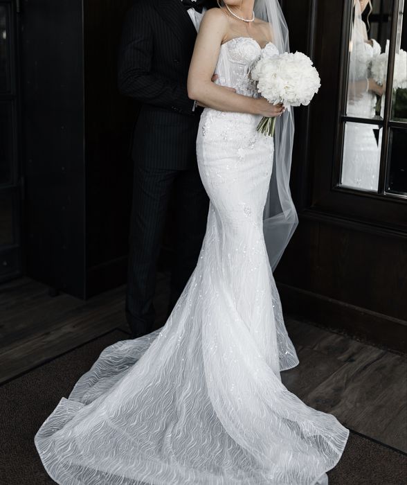 Весільна сукня зі шлейфом!