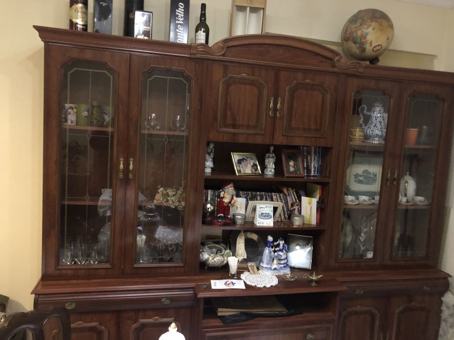 Movel sala esta como novo .Devoracao nao uncluida