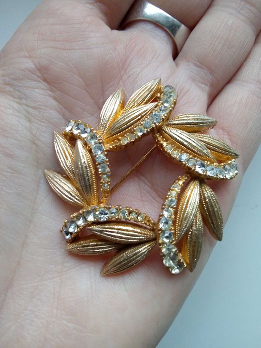 Брошка вінтажна.  Вінтажна біжутерія. Геліотис. Камея