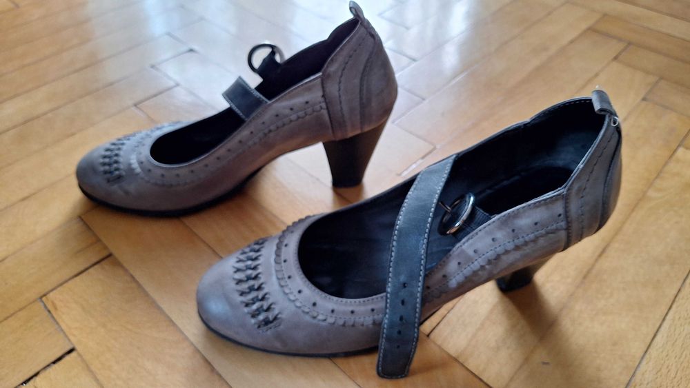 szare skórzane półbuty na obcasie 7 cm