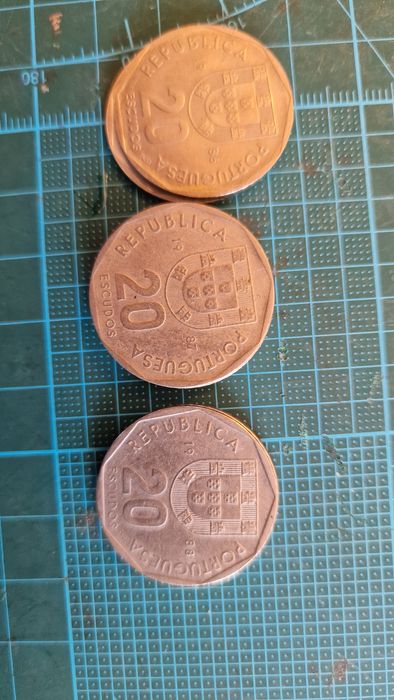 Moedas e notas para colecionador