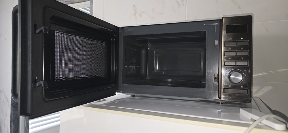 Microndas e geladeira