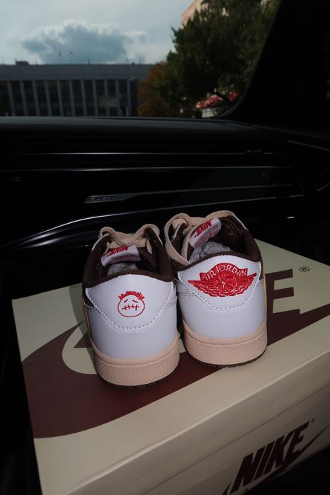 Кросівки Nike x  Travis Scott