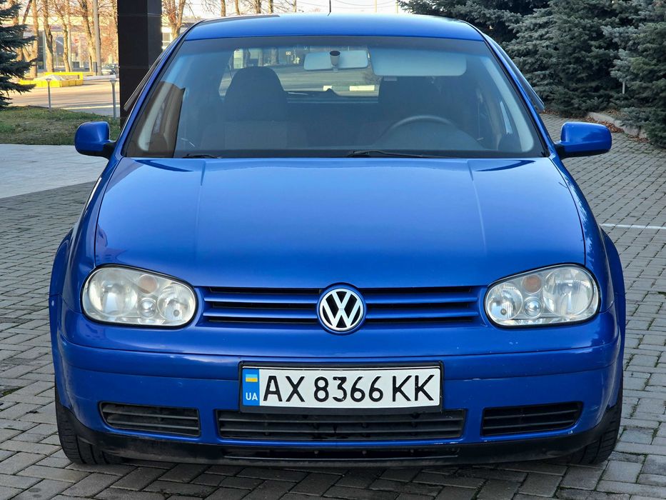 Volkswagen Golf 2000г.в. 1.6 газ-бензин