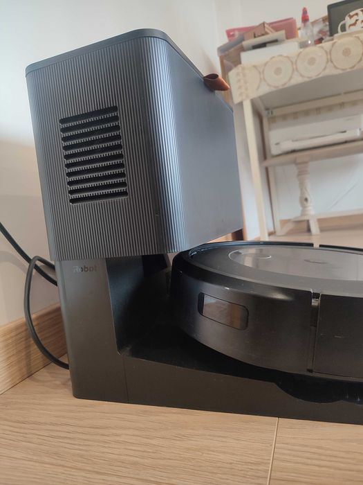 Irobot J7+ com 10 sacos de aspiração