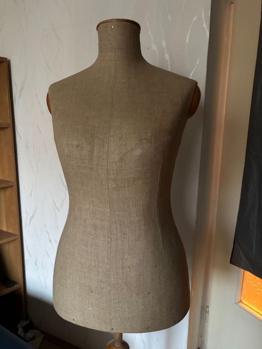 manekin krawiecki damski na stojaku