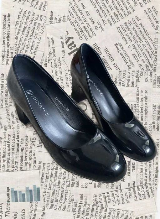 Чорні туфлі на підборах