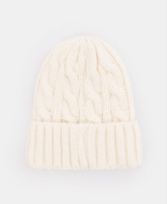 Теплая вязаная молочная шапка