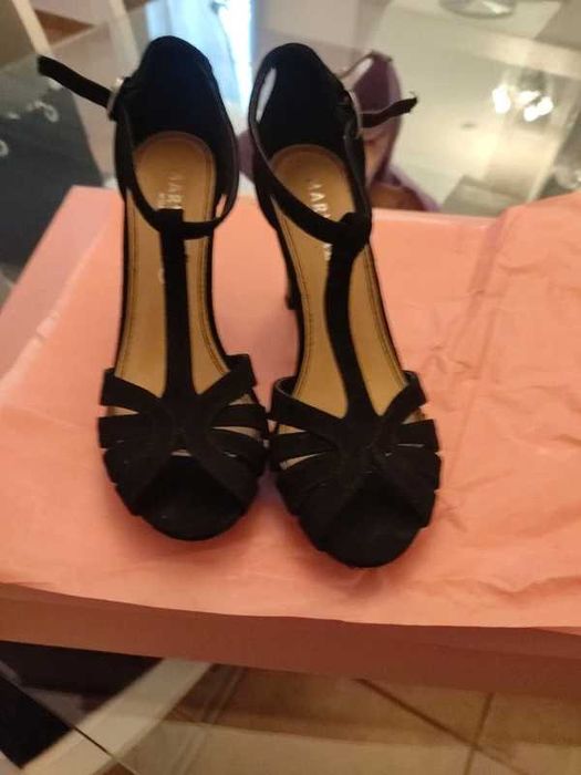 2 pares de sandálias muito elegantes e nunca usadas