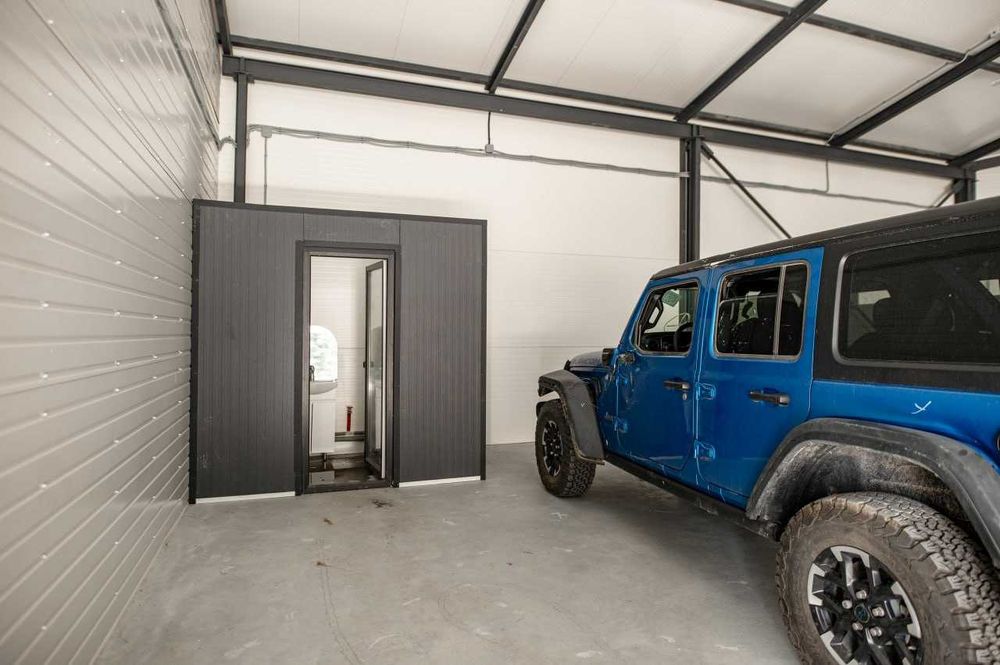 Продаж офісно-складського приміщення з земельною ділянкою у Львові