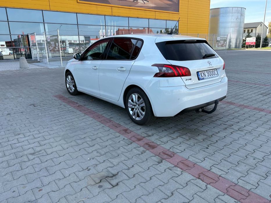 Peugeot      308