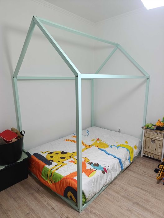 Cama de criança estilo casa