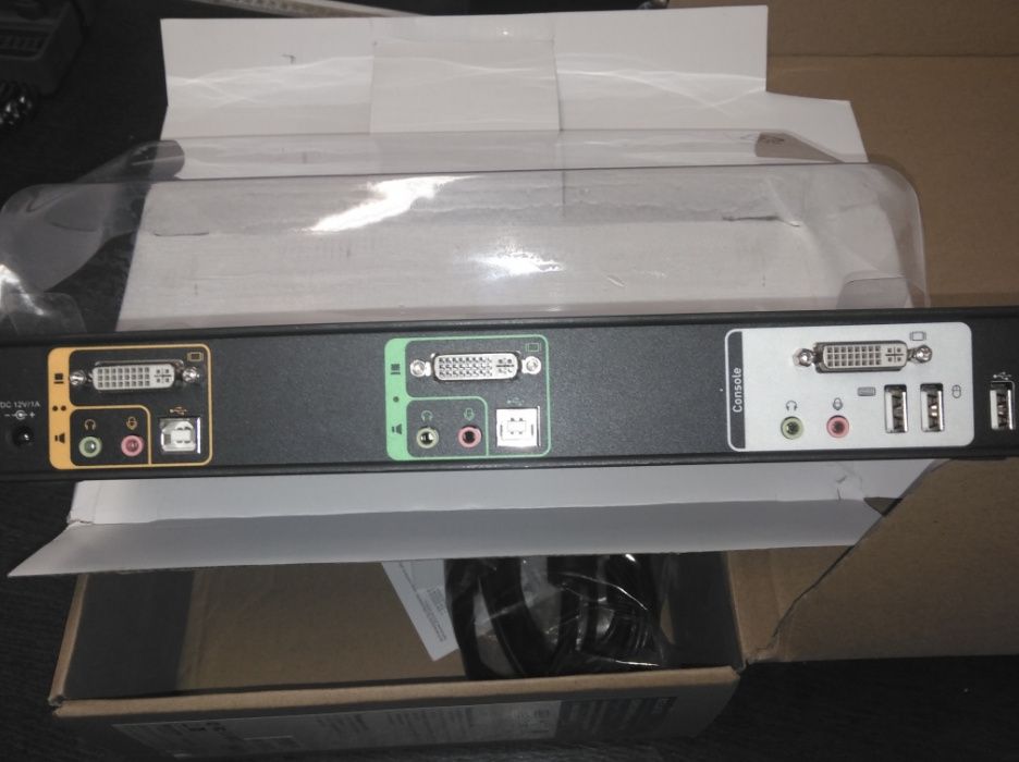 Linksys F1DD102Lea 2-portowy przełącznik KVM DVI USB 2048 x 1536 pikse